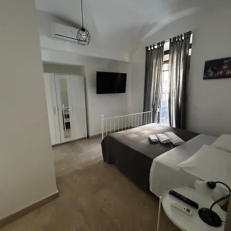 G House 100 * Catania