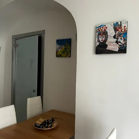 Apartment G House 100 *