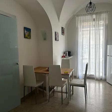 Apartment G House 100 *